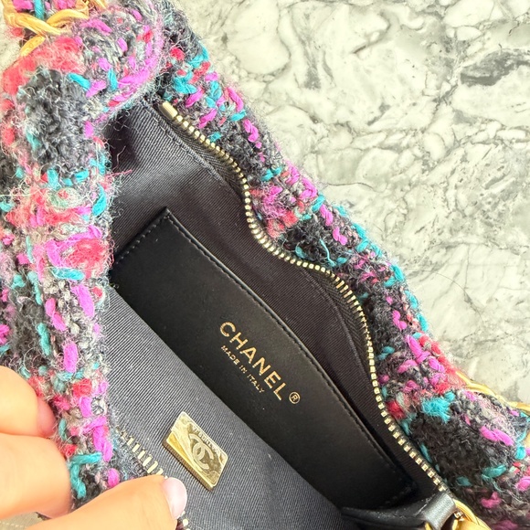 Chanel Tweed Shoulder Bag - Picture 4 of 8